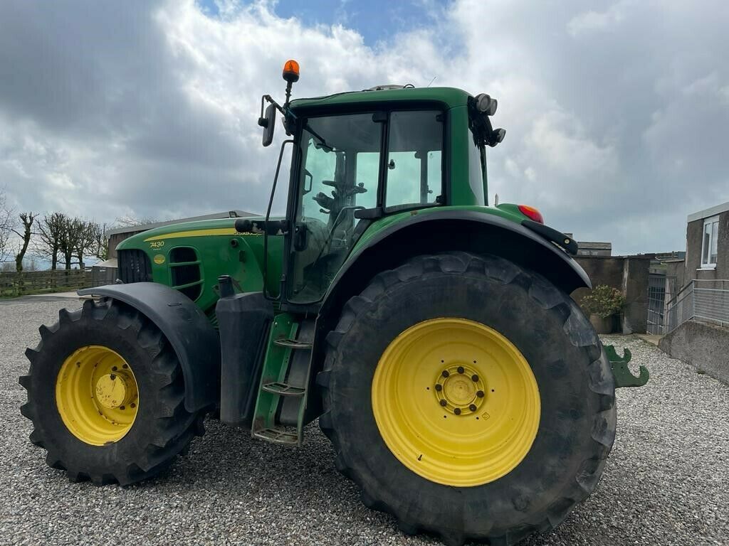 JOHN DEERE 7430 (2013)
